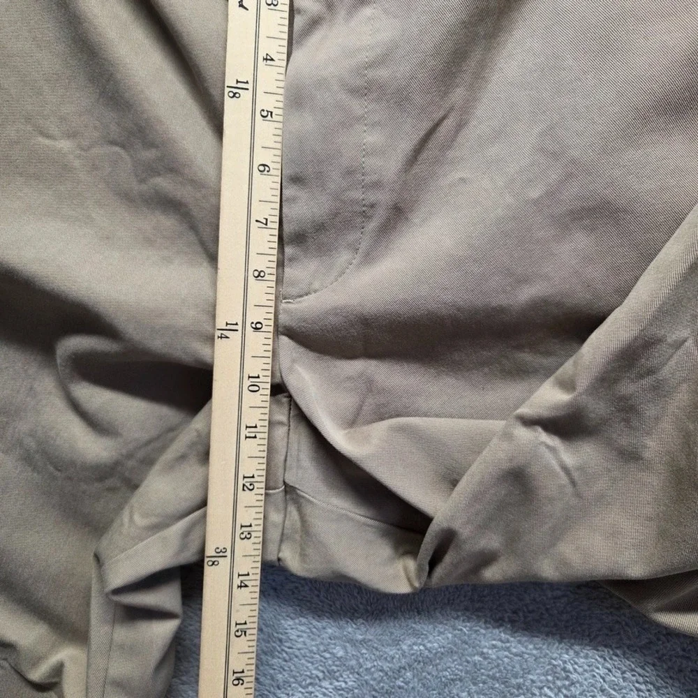 Dockers Pants Mens 44X30 Beige Chinos Classic Fit Flat Front Straight Leg Preppy